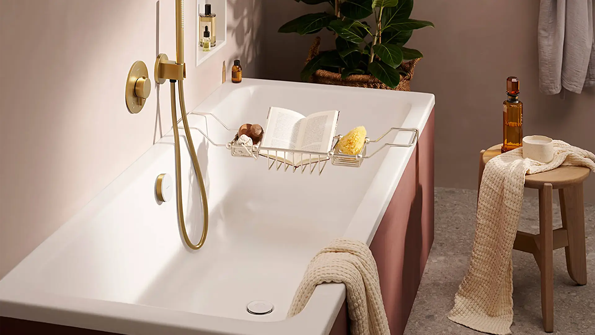 imgi_115_exafill-s_bathtube_polished-gold-optic-high-gloss-white_ambiance_4x3