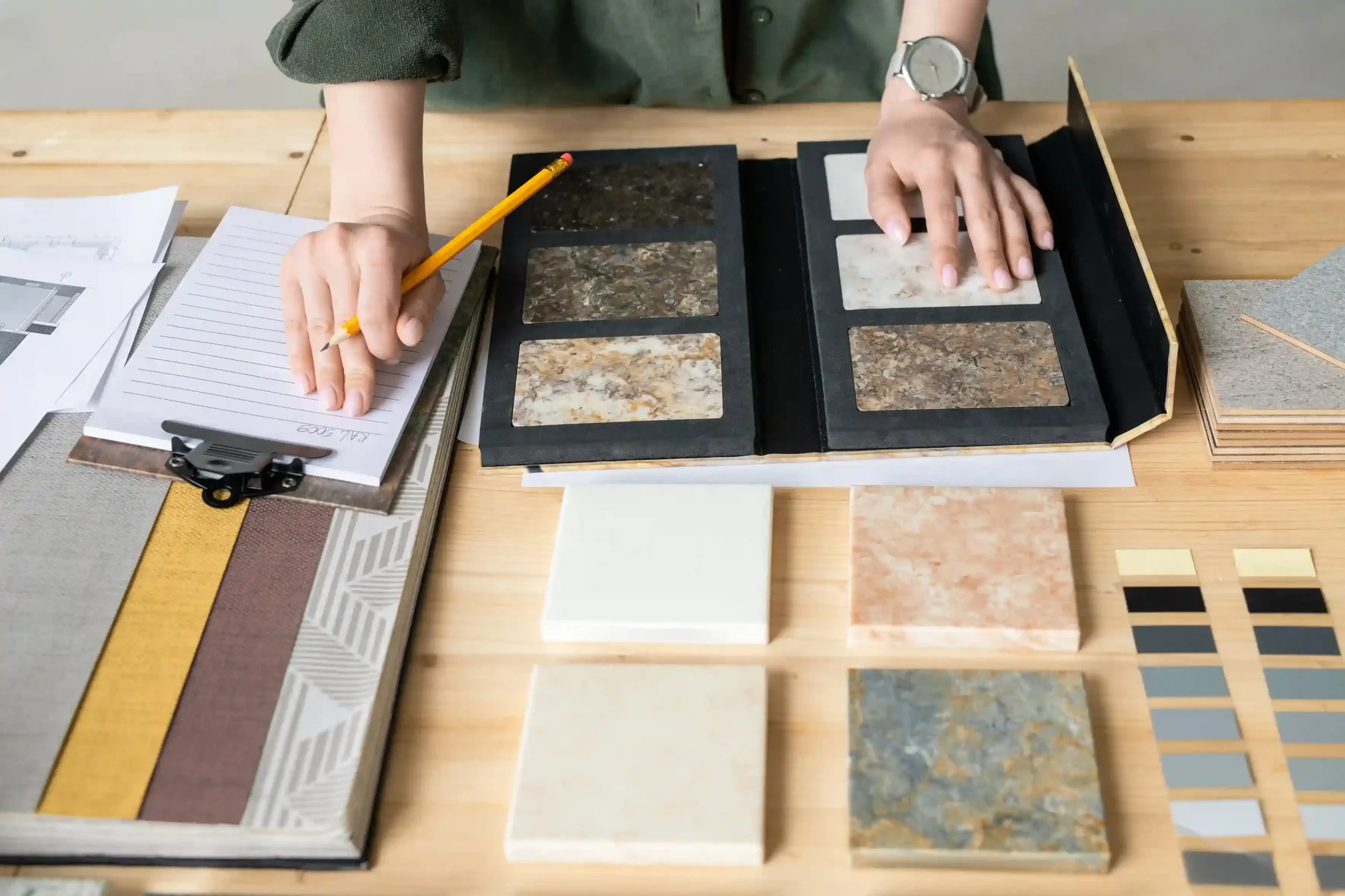 Selezione di materiali per la progettazione di una casa