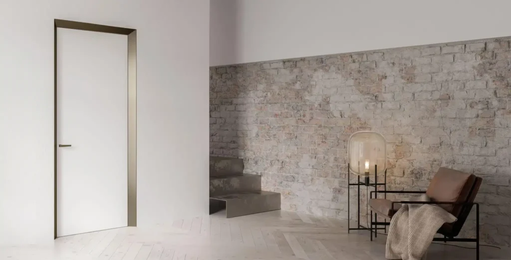 Porte eclisse con maniglia e profilo satinati in un ambiente moderno dai toni tenui