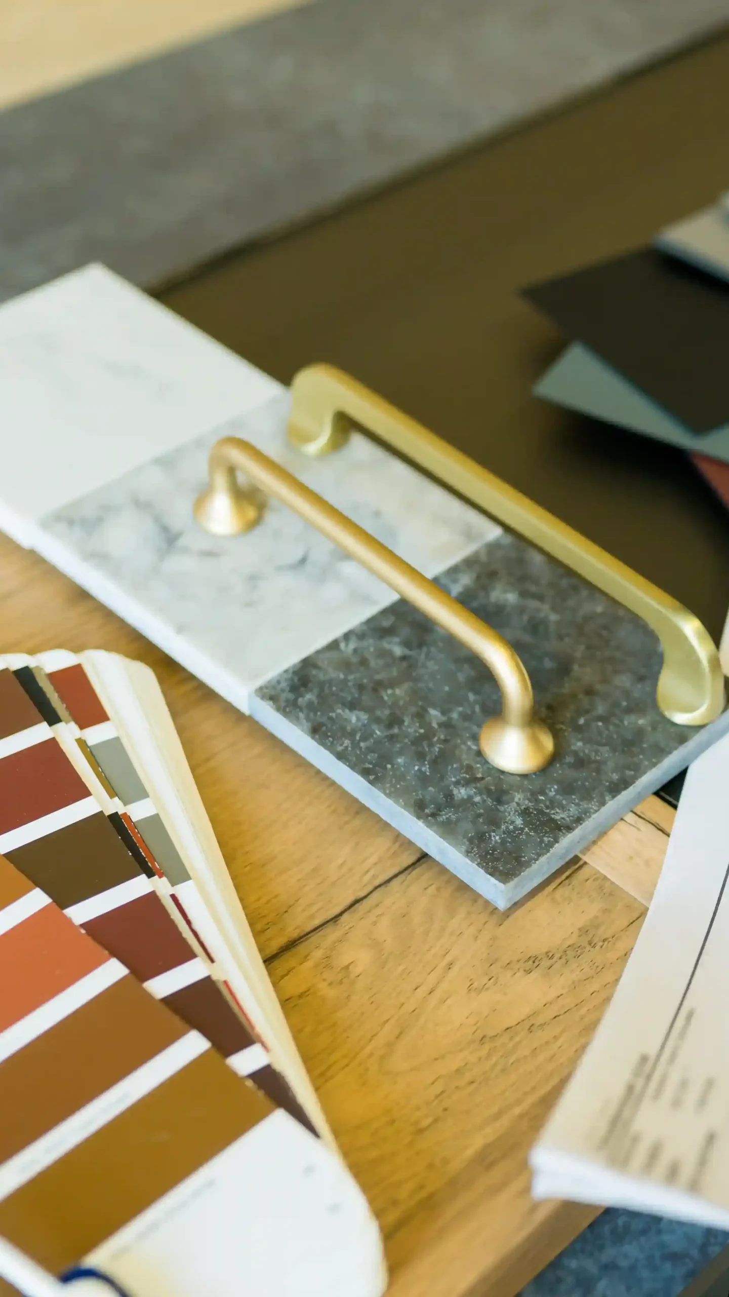 Campioni di materiali, colori e finiture per scegliere l'accostamento migliore