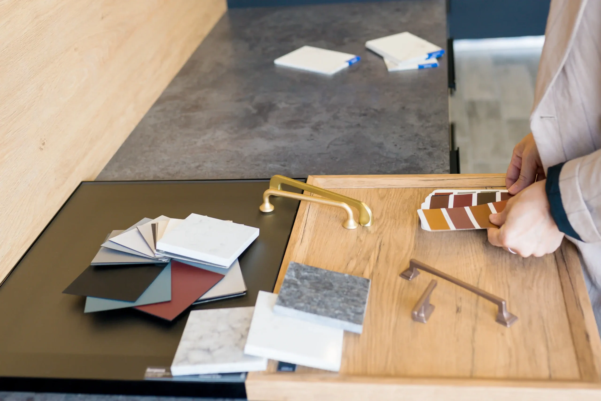 Selezione di materiali, campioni e finiture per la realizzazione di unb concept di una casa