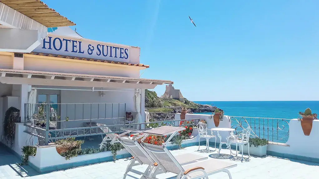 Terrazza stanza hotel con sdraio