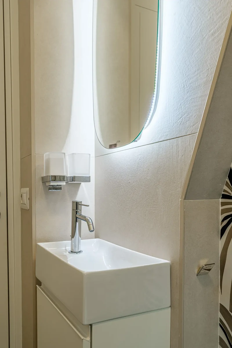 Piccolo mobile lavabo bianco