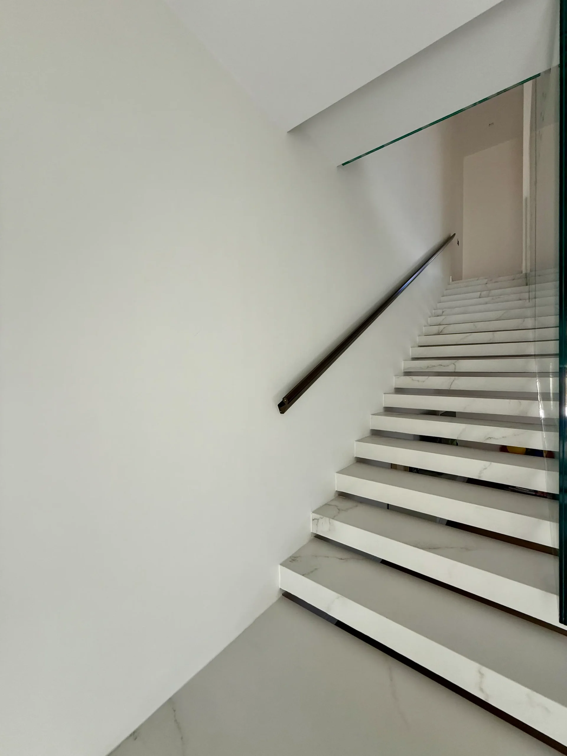 Scala in marmo bianco