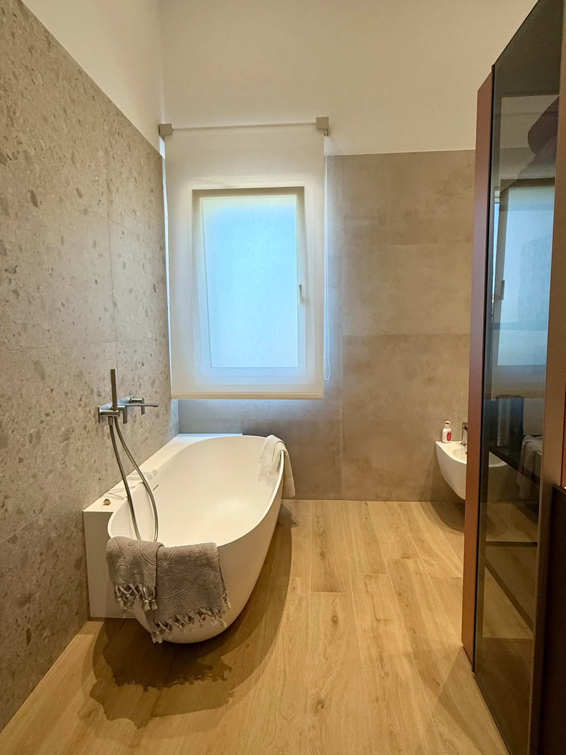 Bagno con vasca esterna